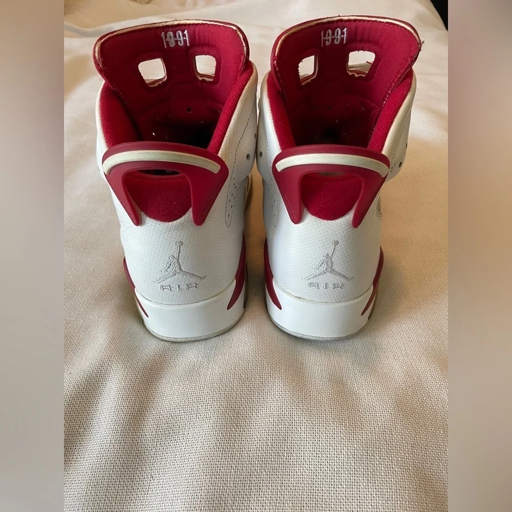 Men Nike Air Jordan 6 Retro Alternate Size 9